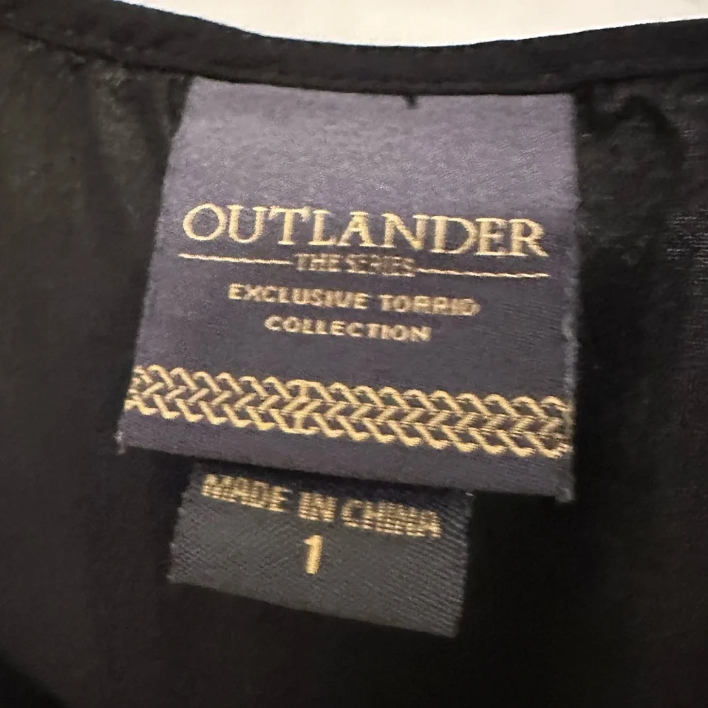 Outlander - Black Cold shoulder Top with Floral Thistle Accents - Picture 5 of 6